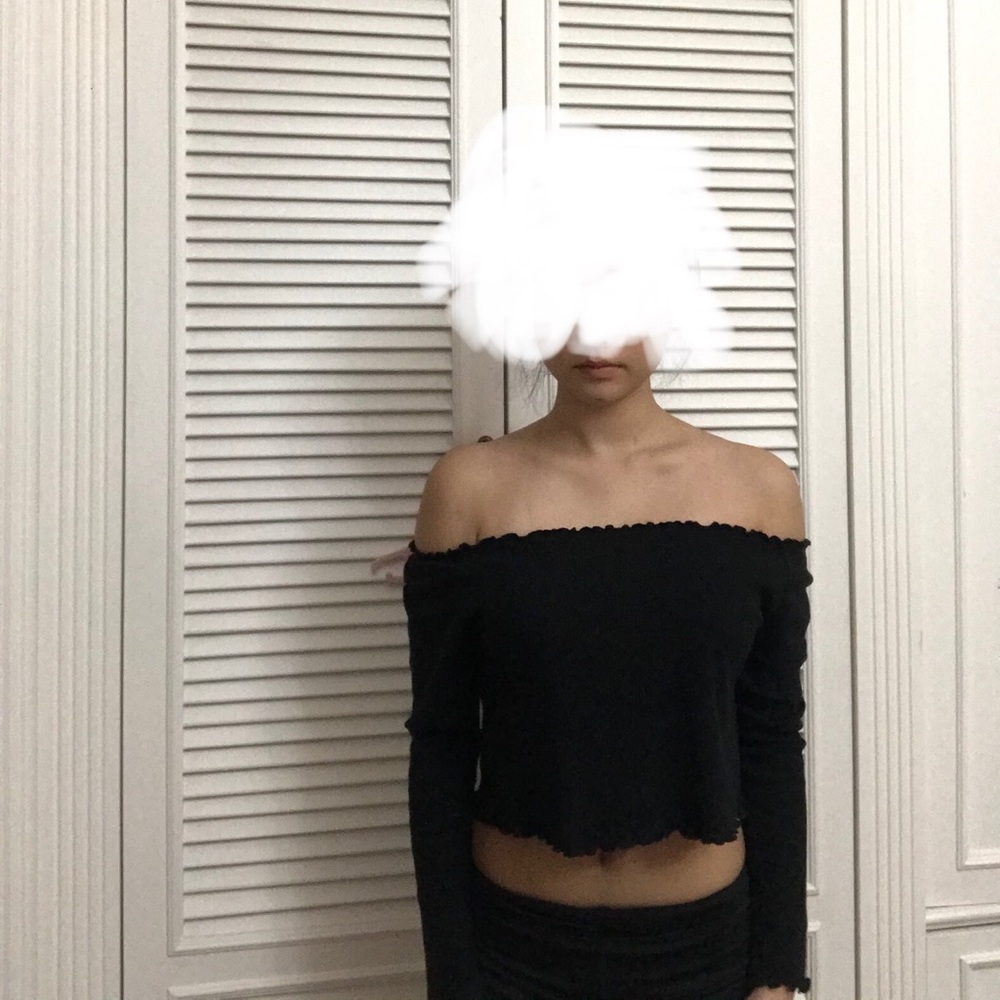 H&am black off the shoulder lettuce edge top